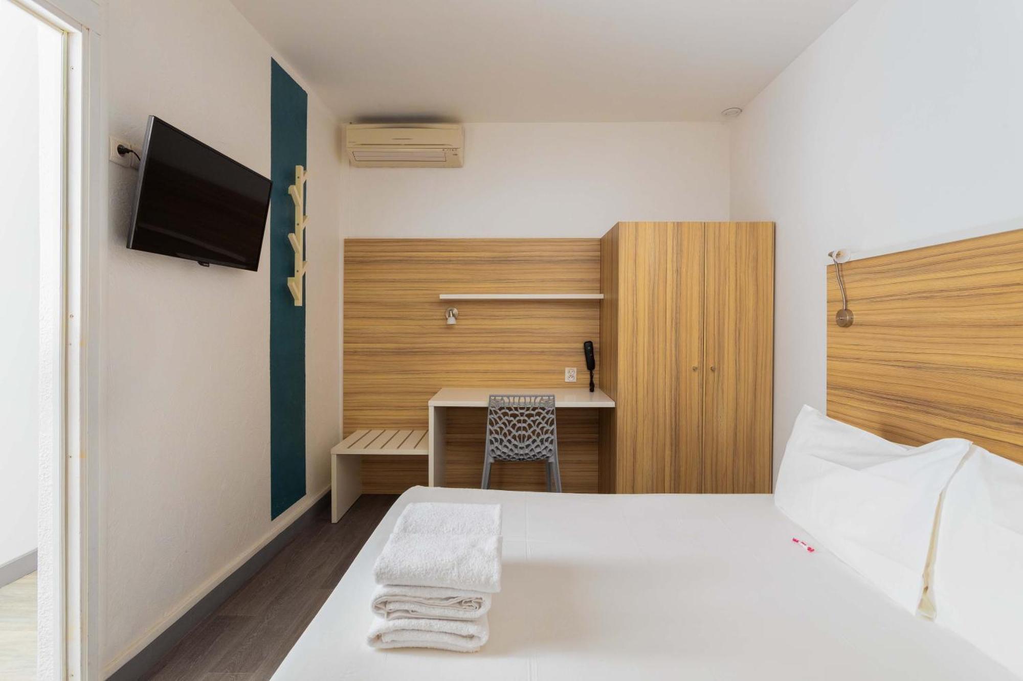 L'Oasis Hotel Frejus Ruang foto