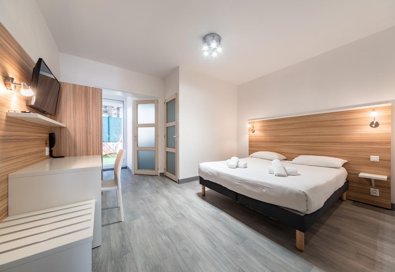 L'Oasis Hotel Frejus Bagian luar foto
